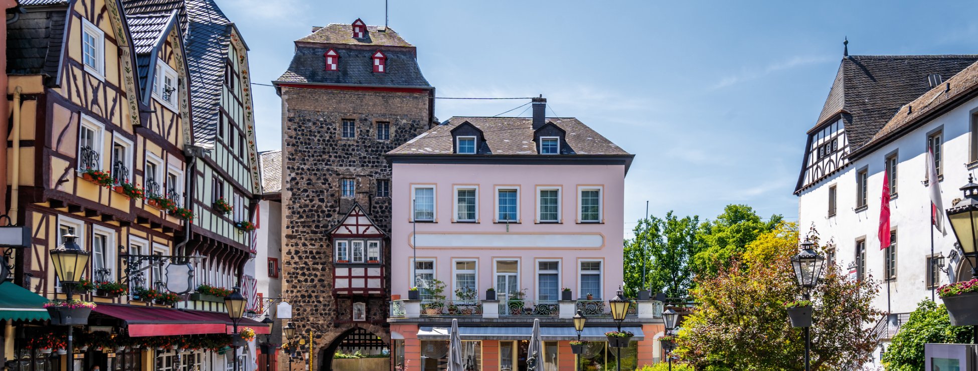 Burgplatz mit Stadttor in Linz am Rhein &copy; Sina Ettmer - stock.adobe.com