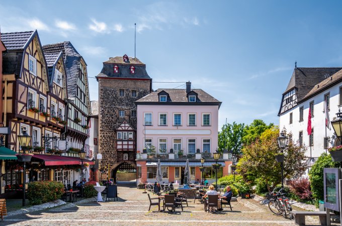 Burgplatz mit Stadttor in Linz am Rhein &copy; Sina Ettmer - stock.adobe.com